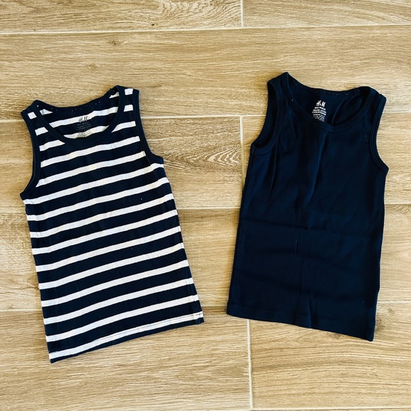 Kids Bundle 4 pieces size 3T H&M, Nike, OshKosh (Used) - Picture 2 of 4